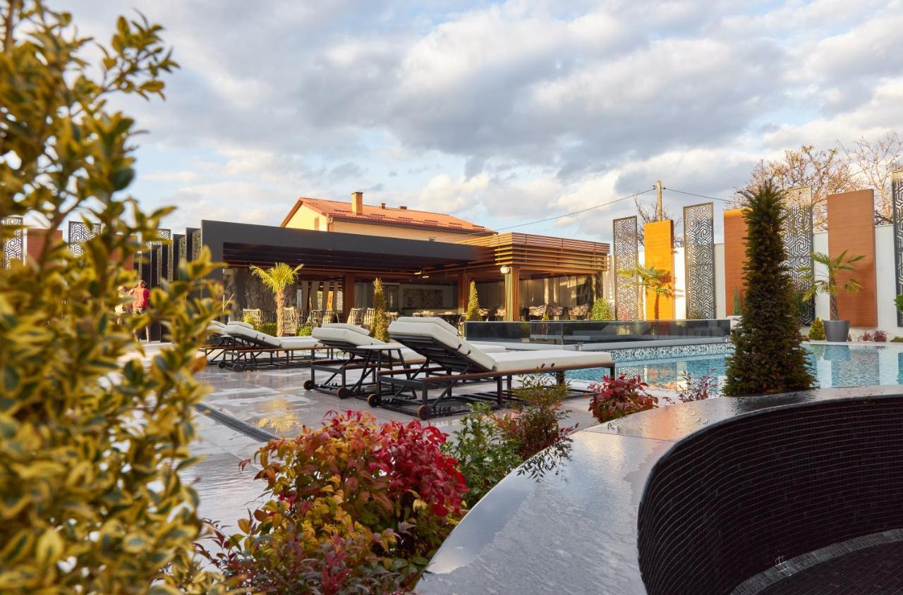 Mirror Hotel