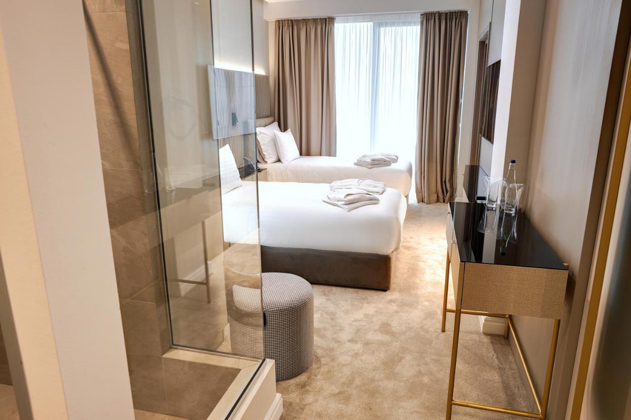 Mirror Hotel 4*