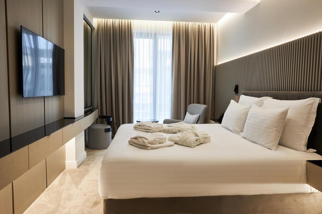 Mirror Hotel