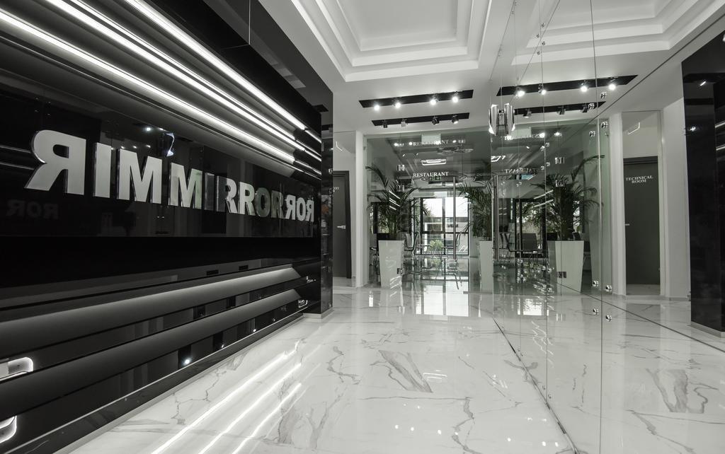 Mirror Hotel Petrovec