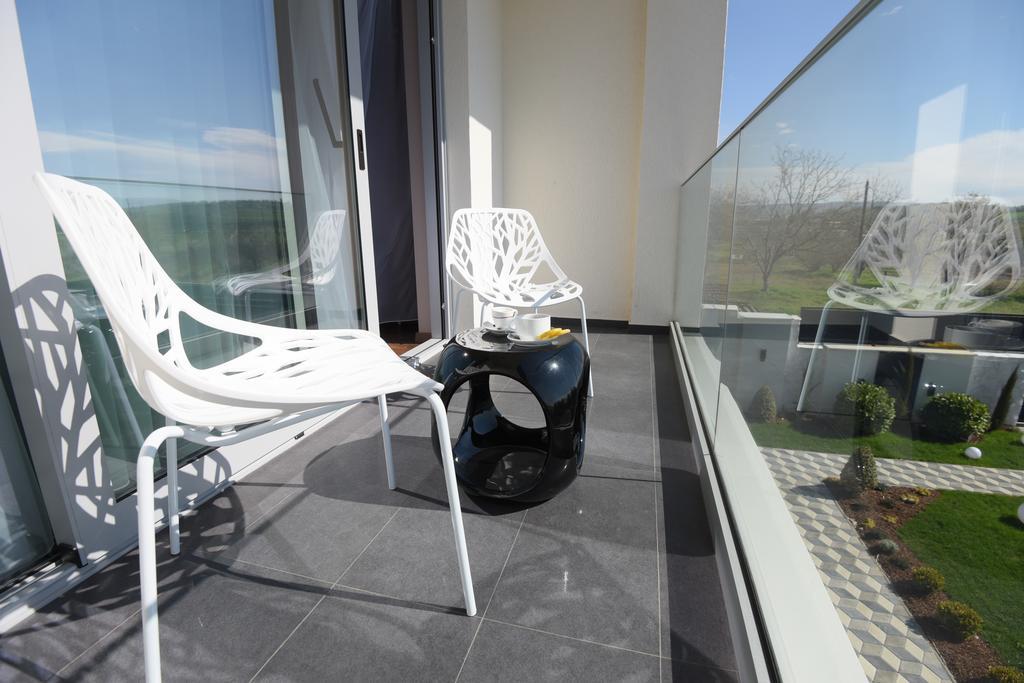 Mirror 4*