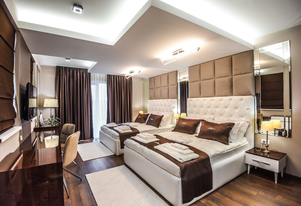 Mirror Hotel 4*